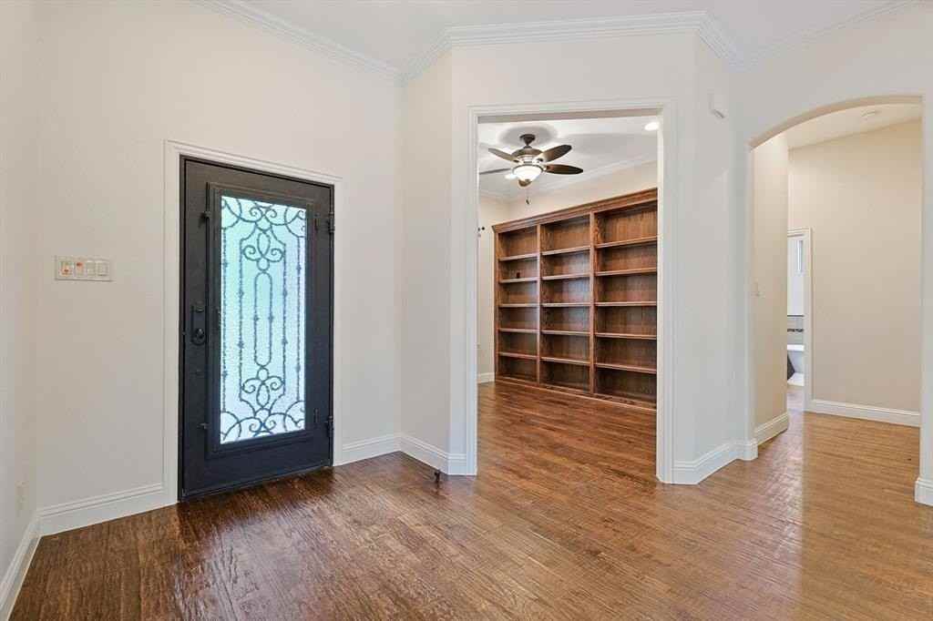 1560 Karen Dr - Photo 3 of 25