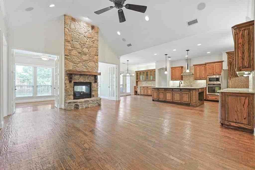 1560 Karen Dr - Photo 4 of 25