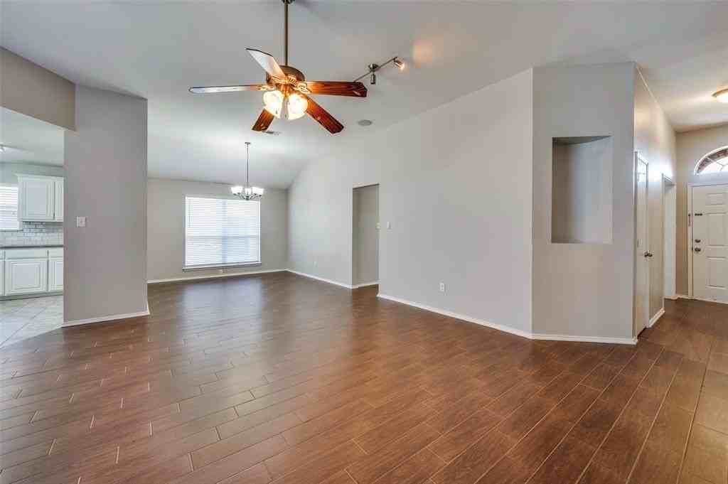 315 Mcmurtry Dr - Photo 4 of 26