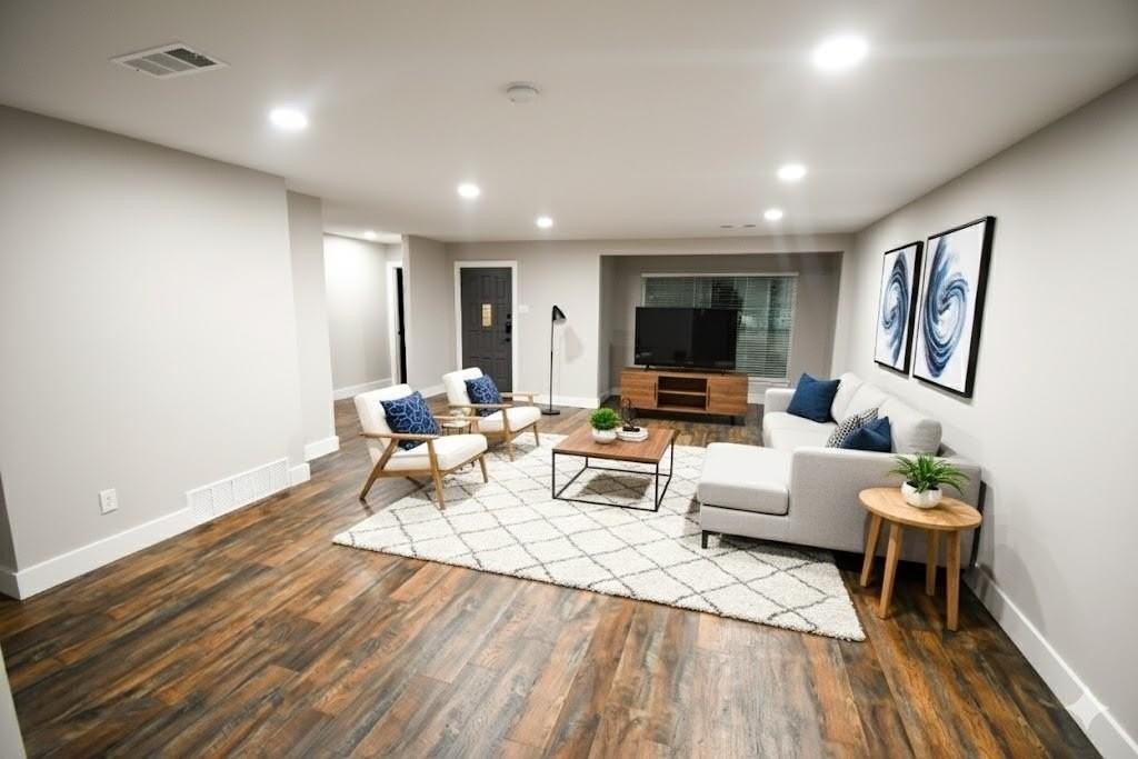 1011 Sam Hill St - Photo 7 of 27