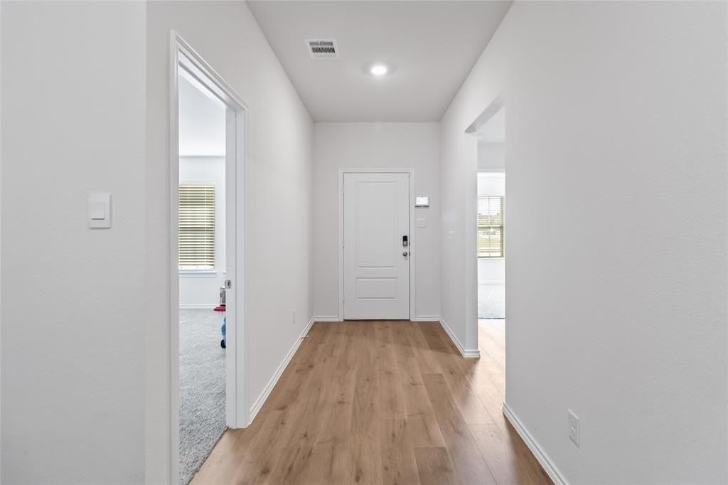 103 Mapleoak Drive - Photo 3 of 31