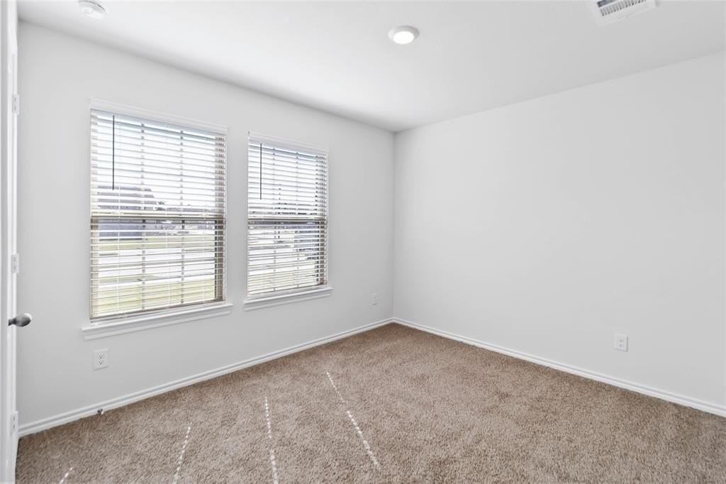 103 Mapleoak Drive - Photo 4 of 31