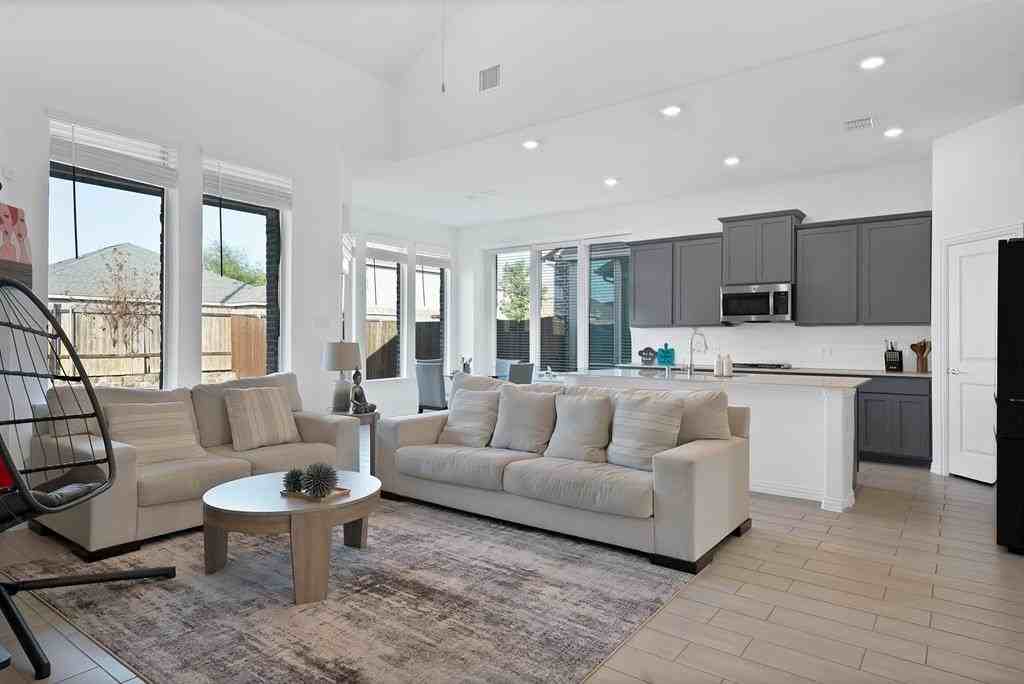 1216 Sassafras Drive - Photo 7 of 38