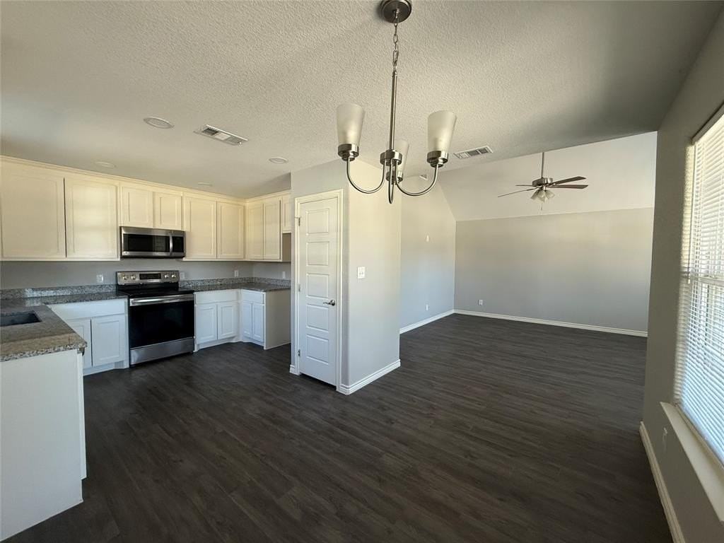 705 S Binkley St - Photo 7 of 22