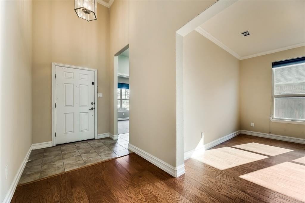 660 Hobie Point Dr - Photo 4 of 26