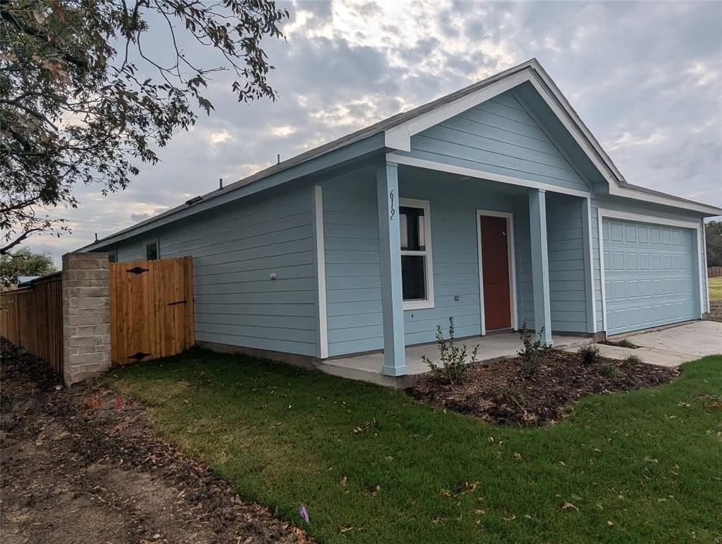 619 Fisher Lane - Photo 3 of 38