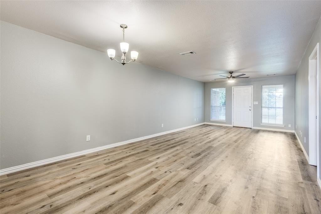 914916 S Interurban St - Photo 3 of 12