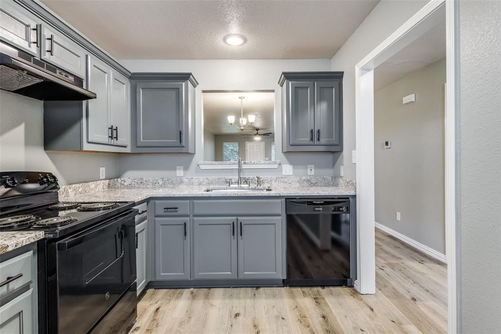 914916 S Interurban St - Photo 7 of 12