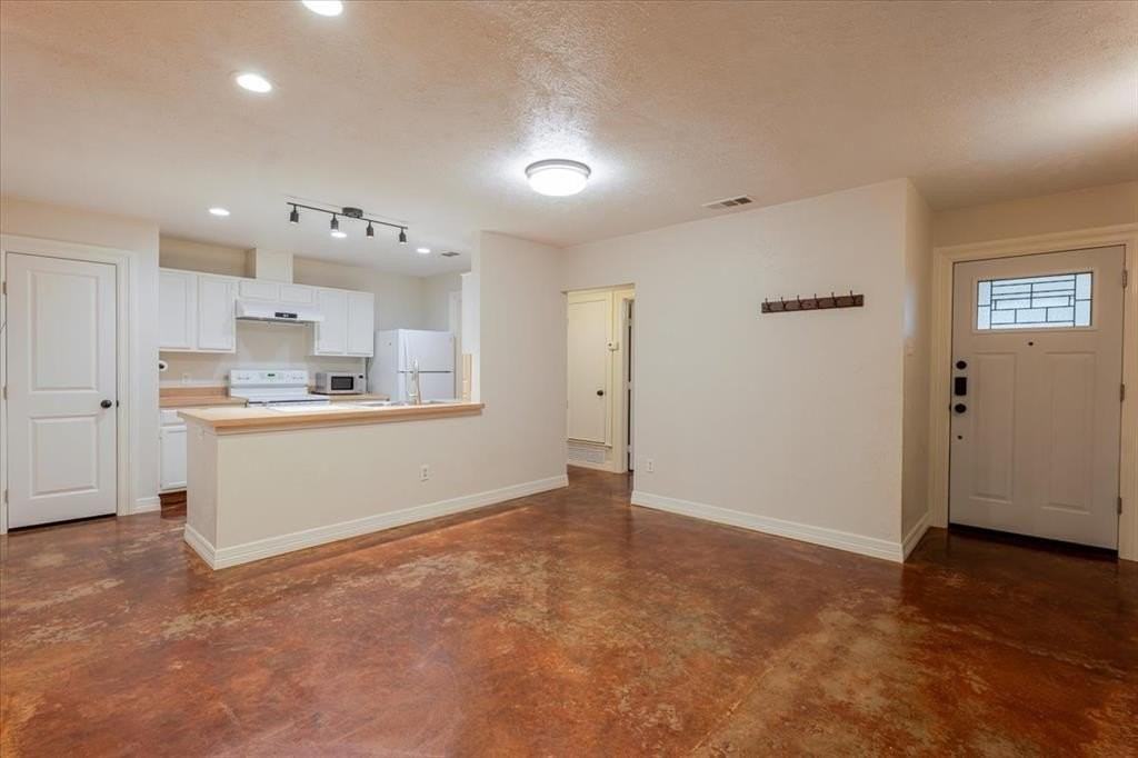 5615 Espanola Drive - Photo 5 of 17