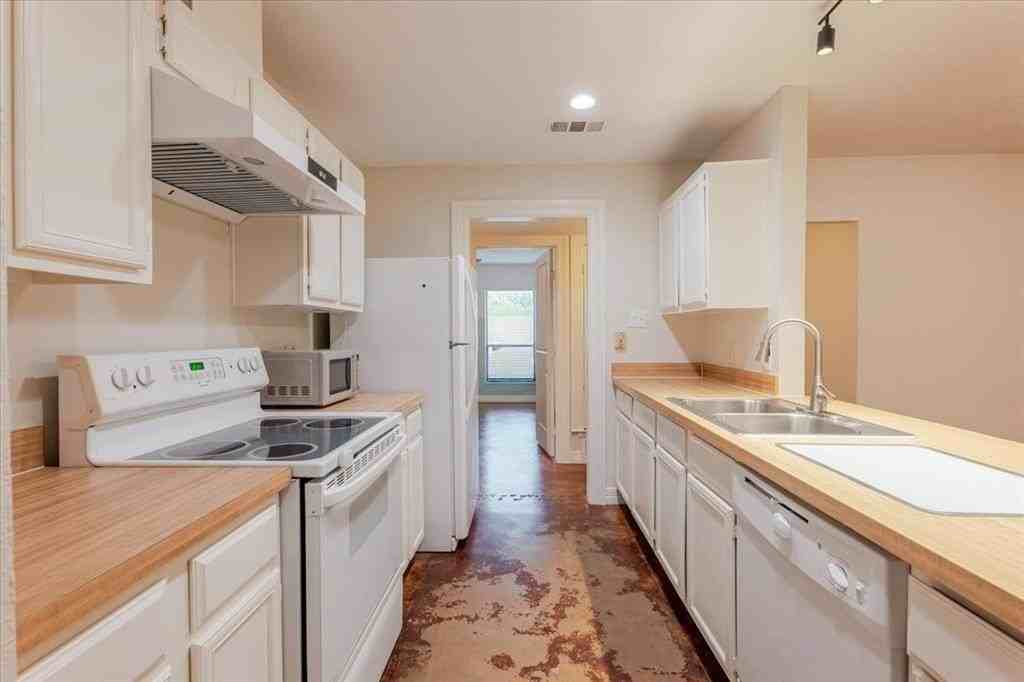 5615 Espanola Drive - Photo 6 of 17