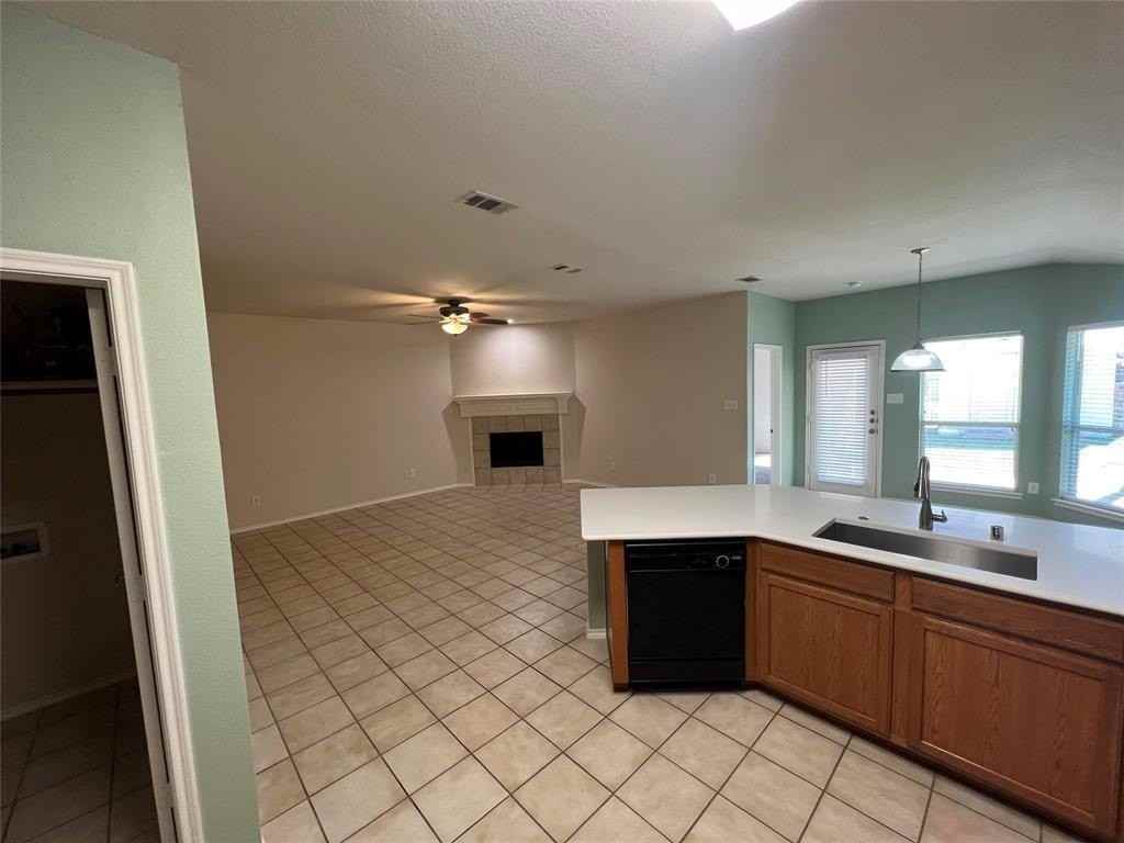 717 Mahogany Dr - Photo 3 of 11