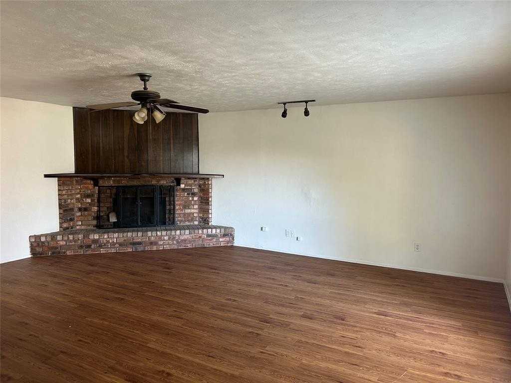 1826 Legend Drive - Photo 3 of 12