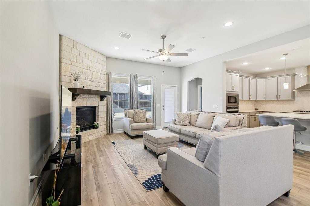 1512 Quentin Drive - Photo 4 of 38