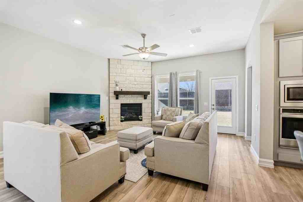 1512 Quentin Drive - Photo 5 of 38