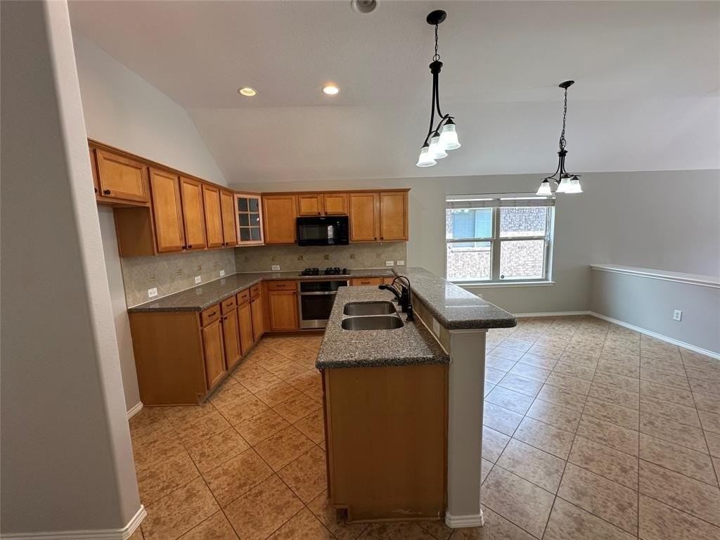 9321 Fenway Dr - Photo 6 of 22