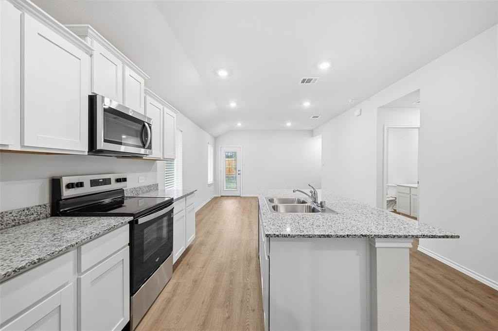 4306 Carnation Dr - Photo 3 of 19