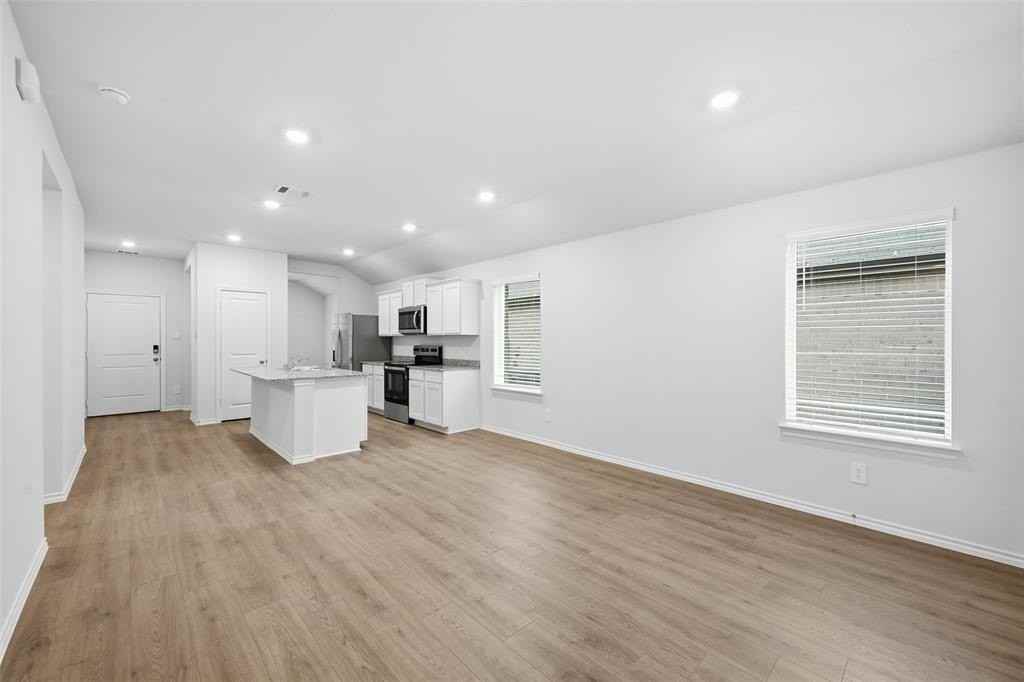 4306 Carnation Dr - Photo 6 of 19