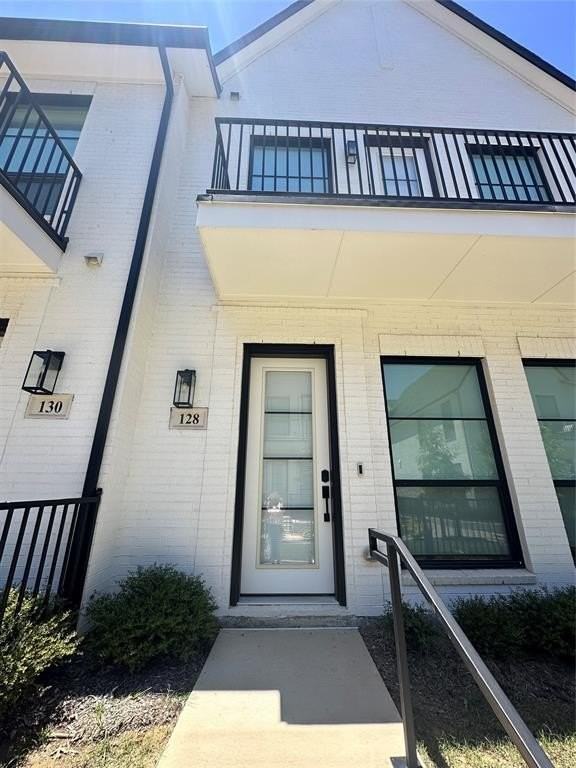 128 Garden Ct W - Photo 3 of 19