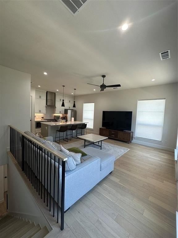 128 Garden Ct W - Photo 4 of 19