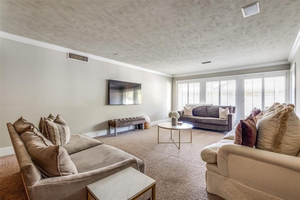 6353 Diamond Head Cir #D - Photo 4 of 25