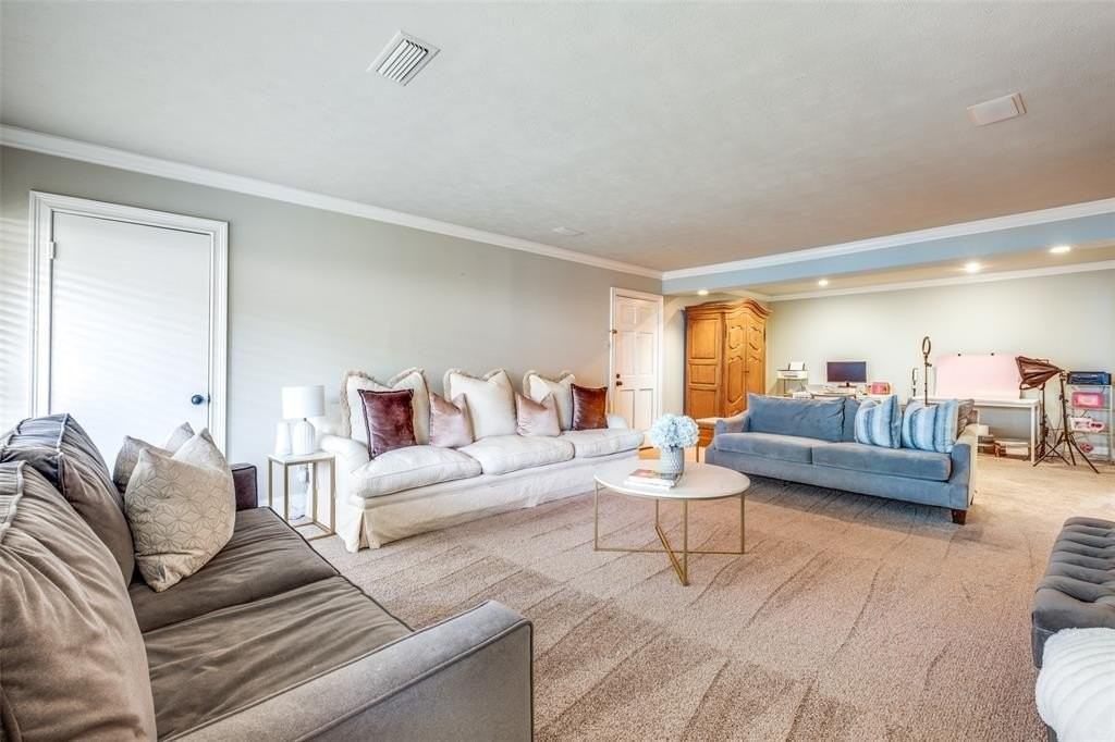 6353 Diamond Head Cir #D - Photo 6 of 25