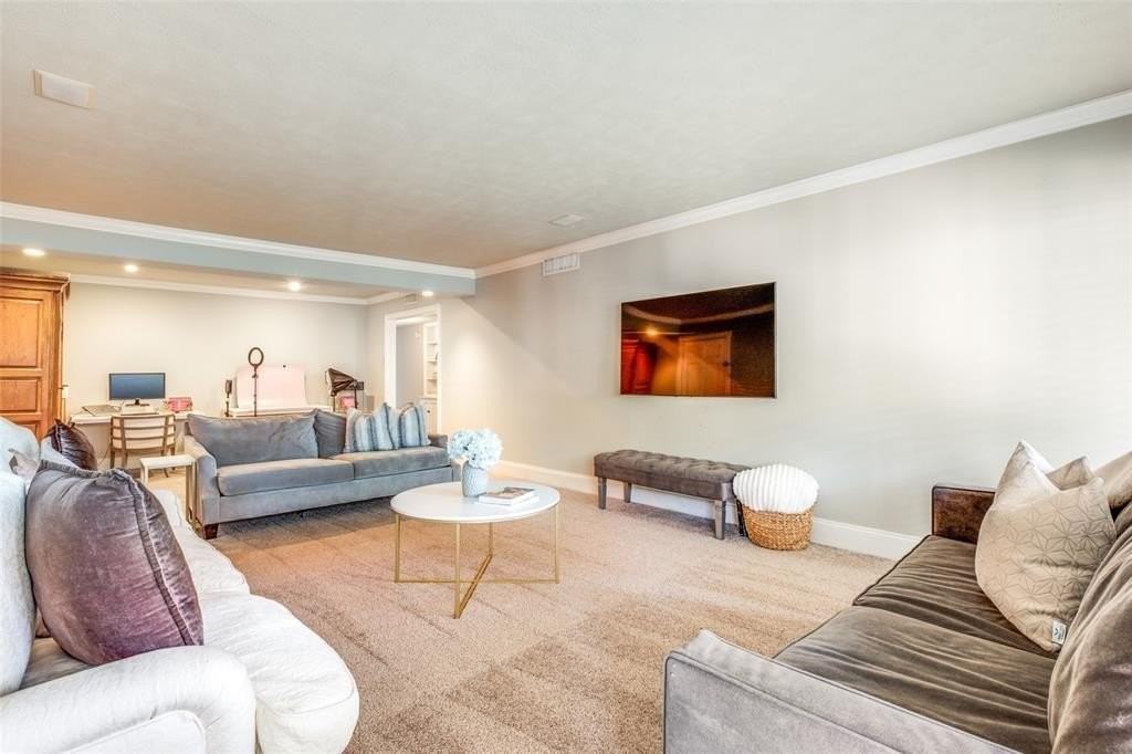 6353 Diamond Head Cir #D - Photo 7 of 25