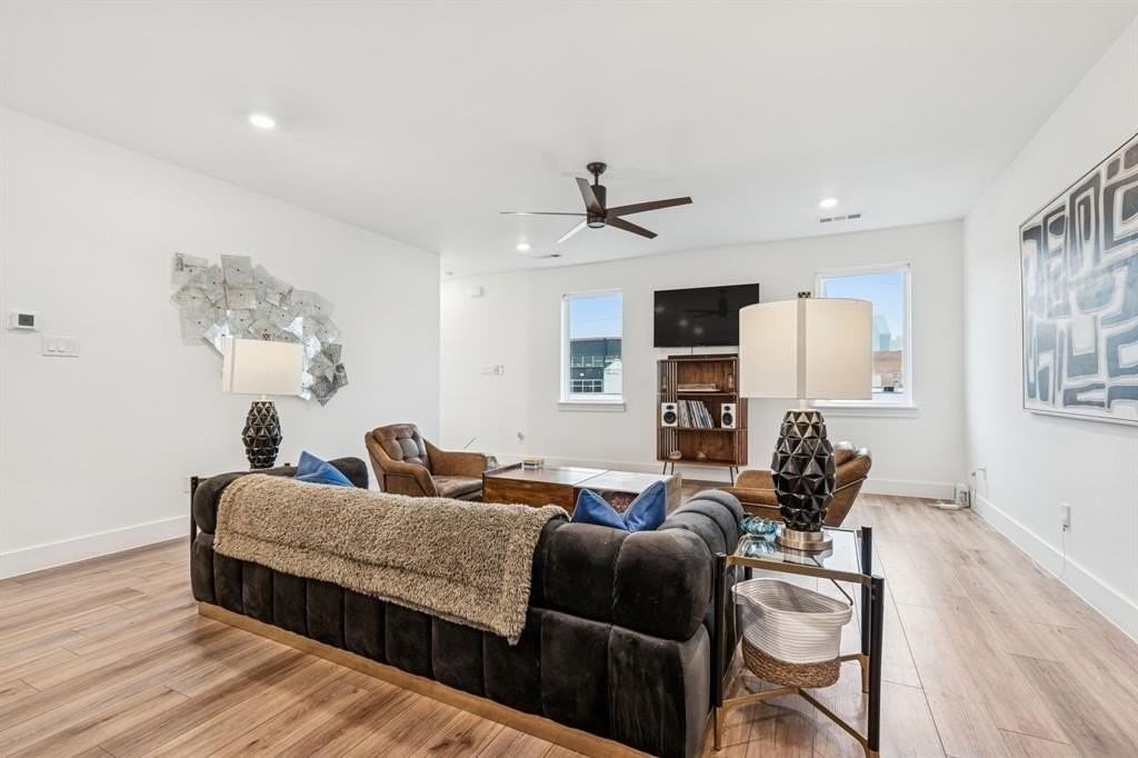 1545 Cosette Dr - Photo 4 of 29