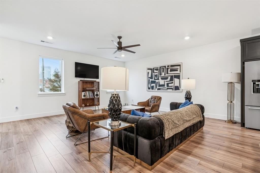 1545 Cosette Dr - Photo 5 of 29