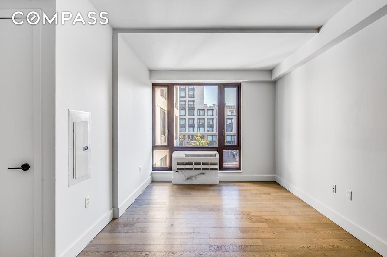 635 4th Ave #304 - Photo 3 of 11