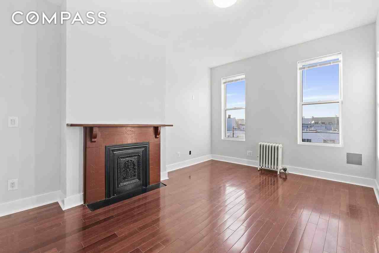 1275 Jefferson Ave #3 - Photo 4 of 6