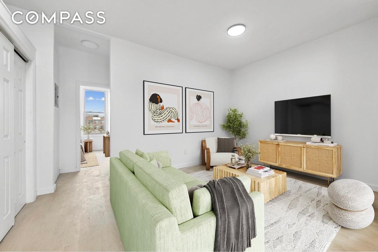 131 20th St #3 - Photo 2 of 8