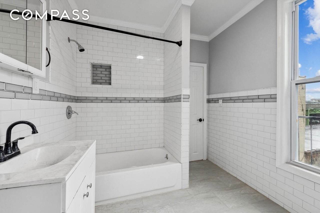 131 20th St #3 - Photo 7 of 8