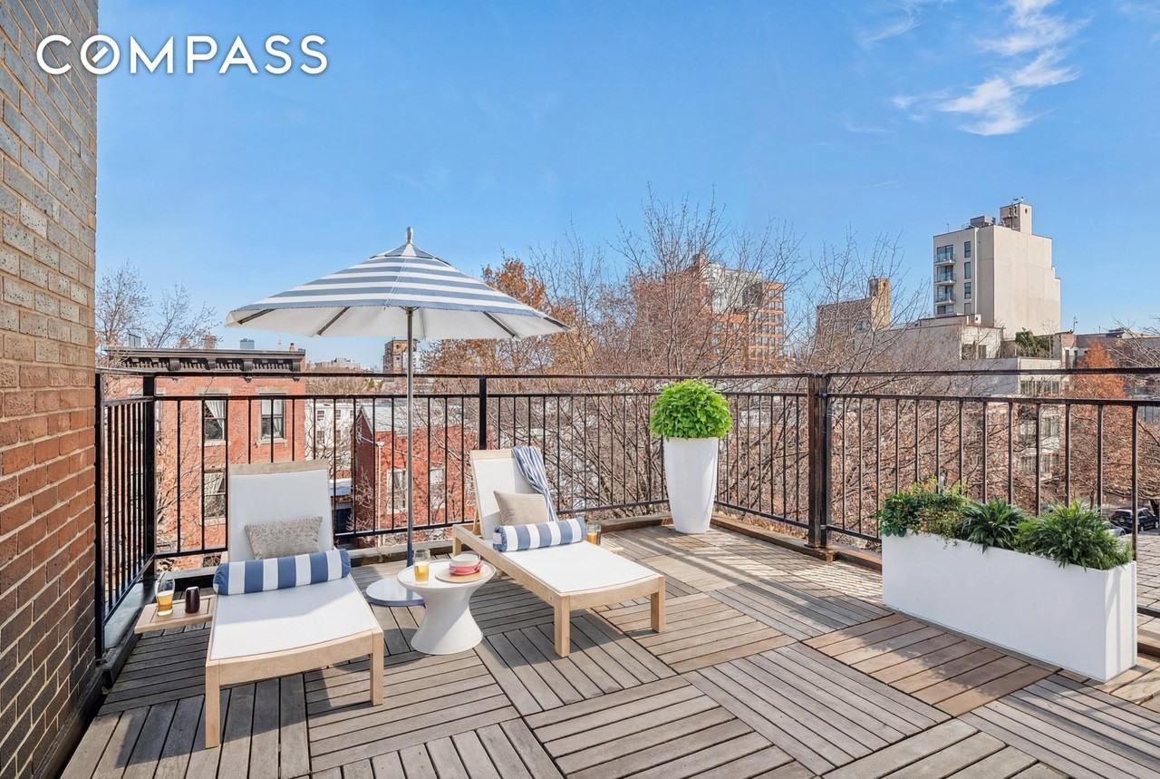 176 12th St #3 - Photo 2 of 10