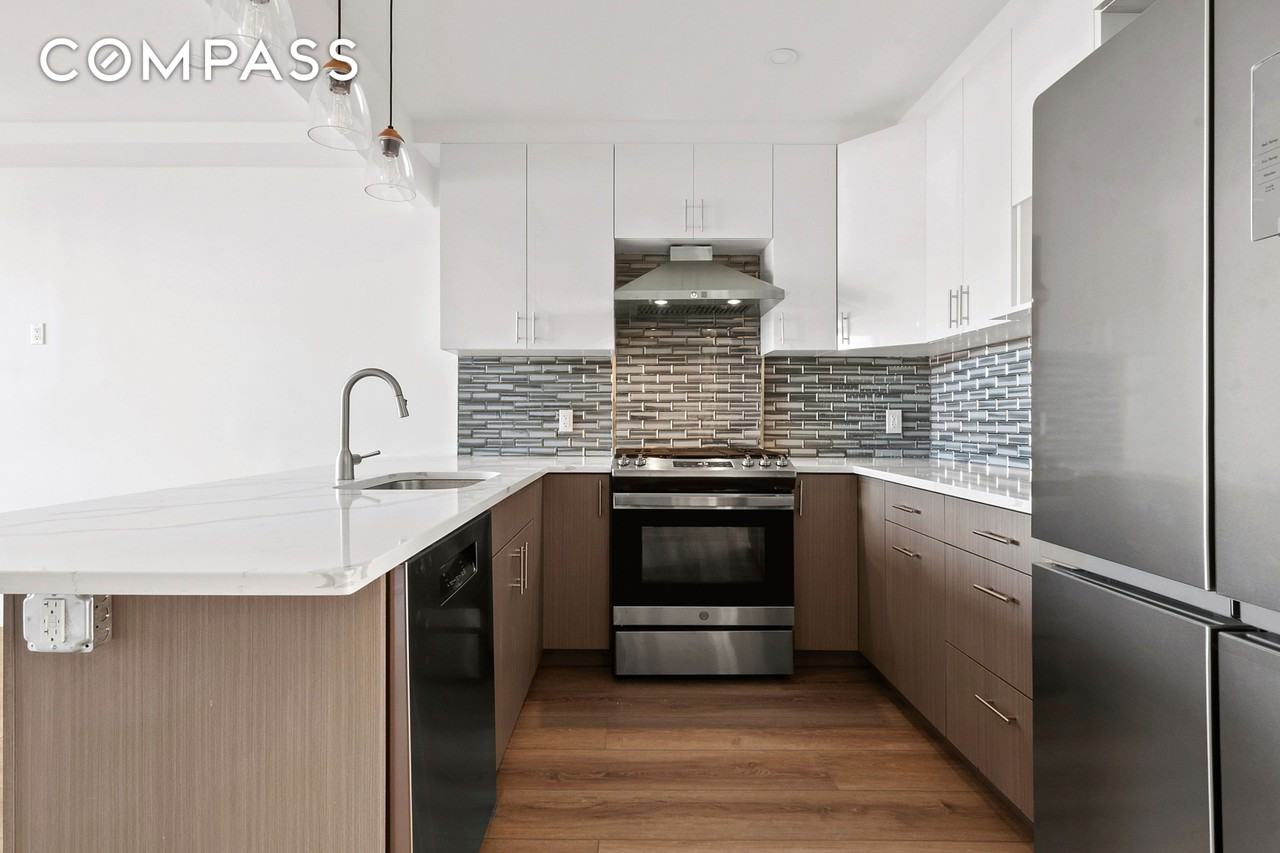 176 12th St #3 - Photo 3 of 10