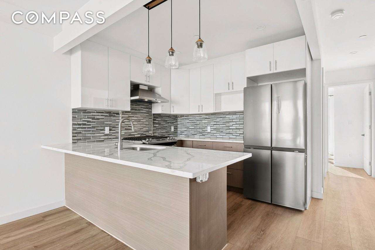 176 12th St #3 - Photo 4 of 10