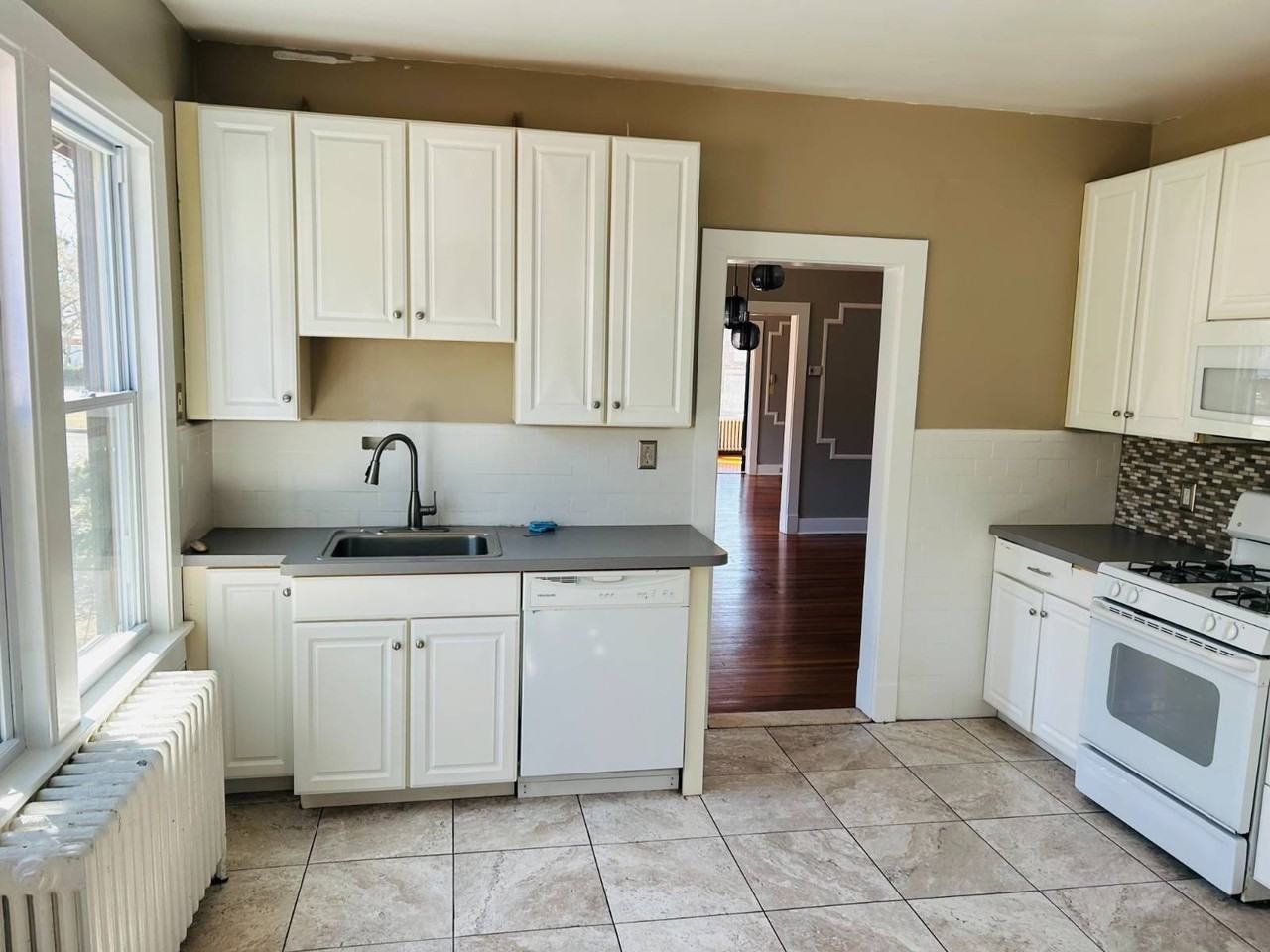 11 Elliott Pl - Photo 6 of 14