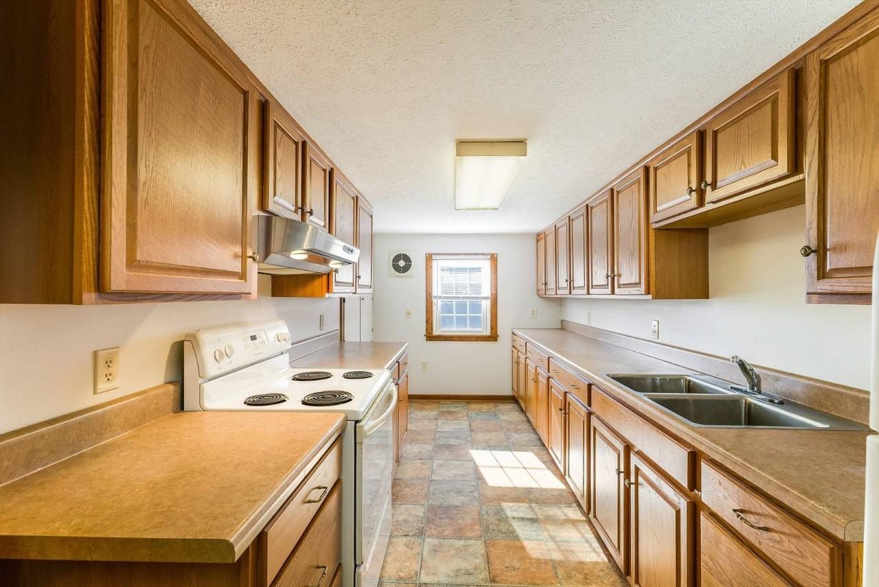 1807 Orchard Ln - Photo 3 of 37