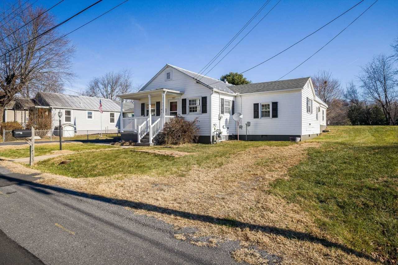 1807 Orchard Ln - Photo 7 of 37