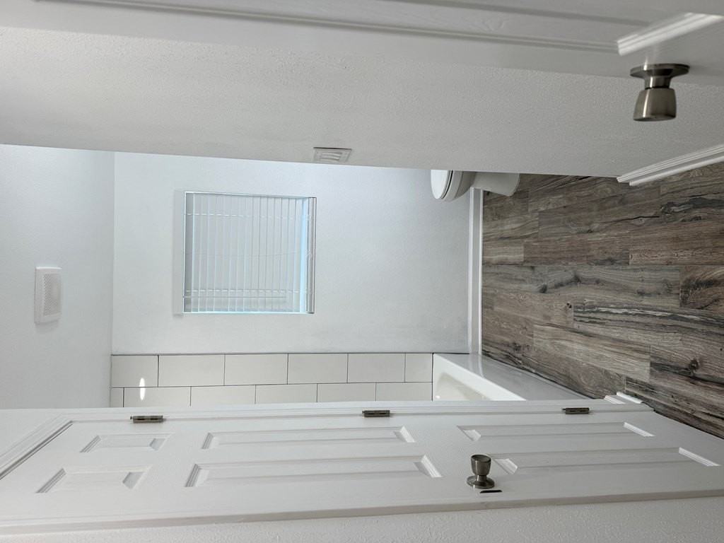 2711 East 31st Street - Photo 3 of 18