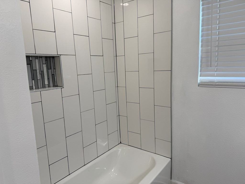 2711 East 31st Street - Photo 5 of 18