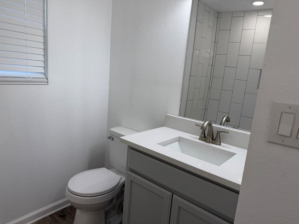 2711 East 31st Street - Photo 6 of 18