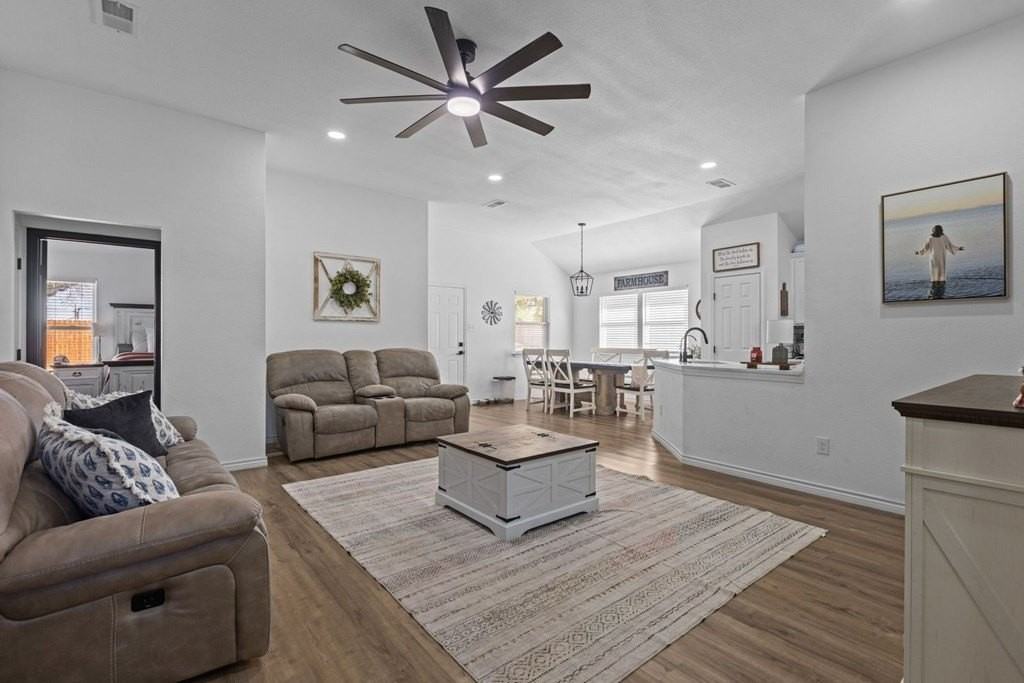 2912 Boardwalk - Photo 2 of 14