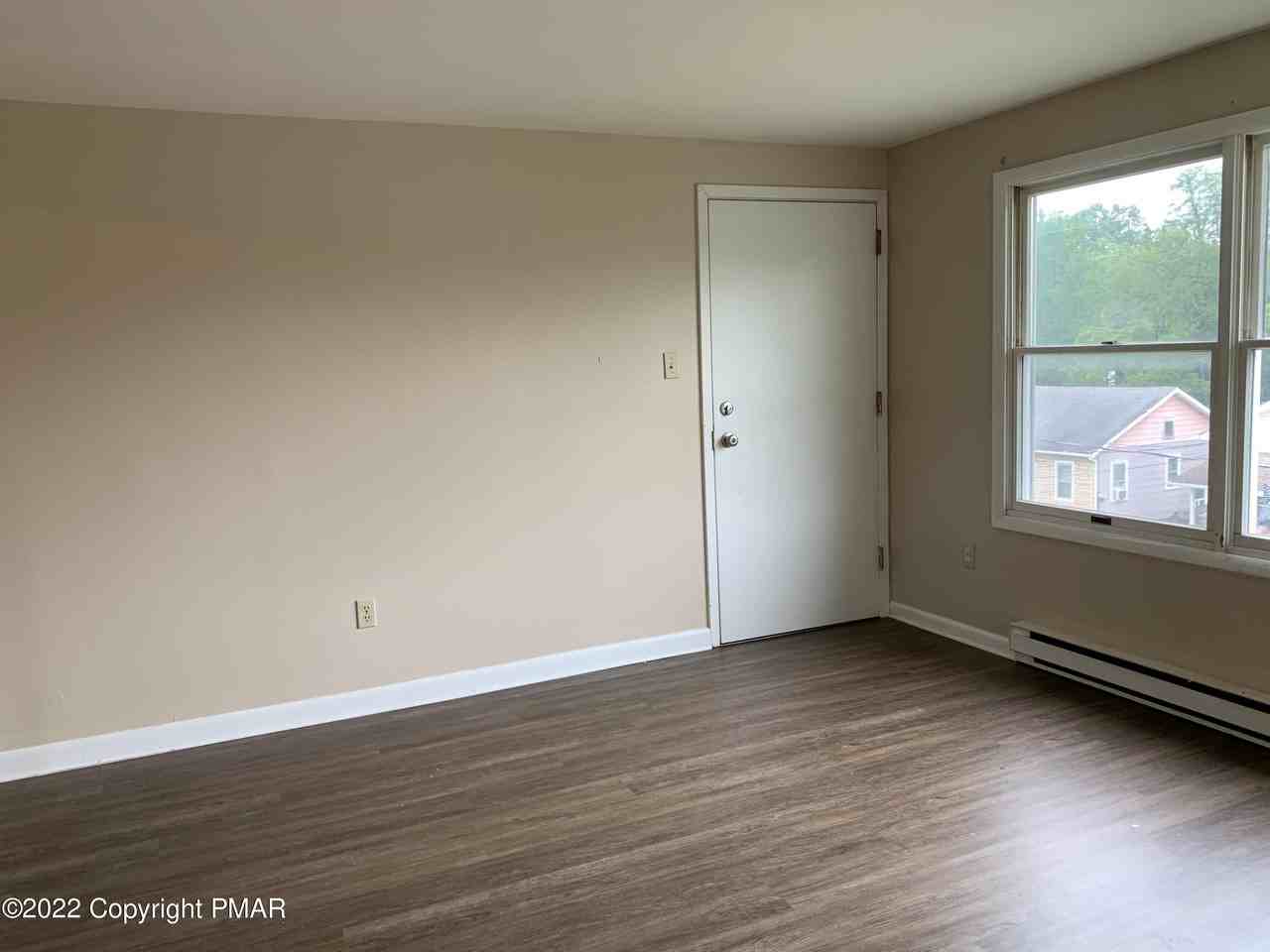 339 Race St Apt C5 #C5 - Photo 3 of 6