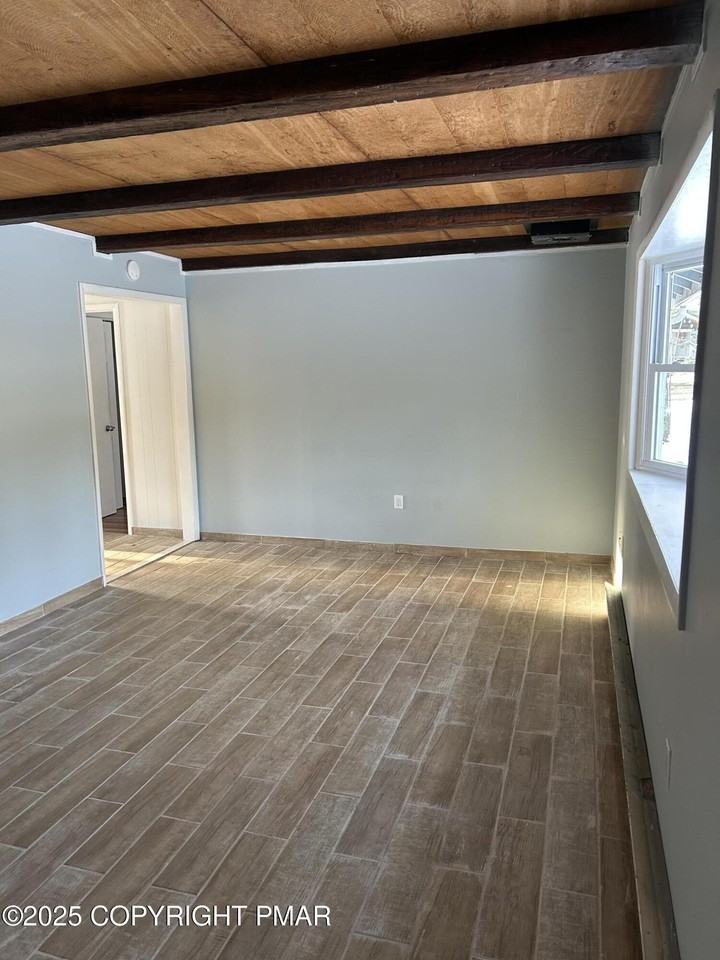 107 Davis Cir - Photo 2 of 35