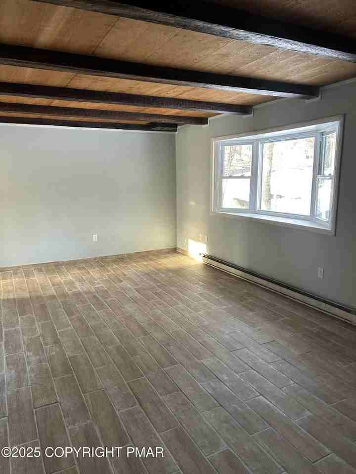 107 Davis Cir - Photo 3 of 35