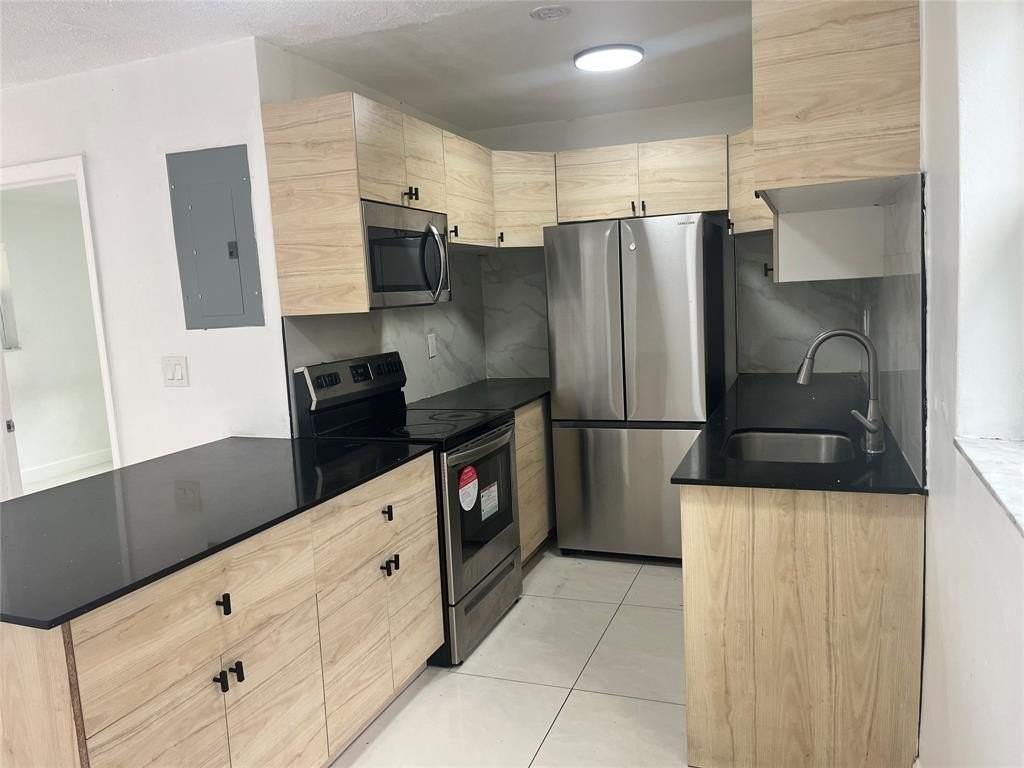 1604 Nw 24th Ct - Photo 3 of 9