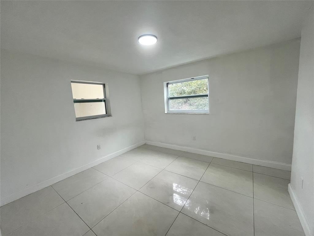 1604 Nw 24th Ct - Photo 7 of 9