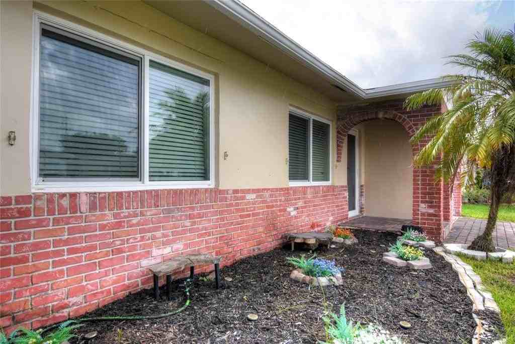 960 Nw 49th St - Photo 3 of 50