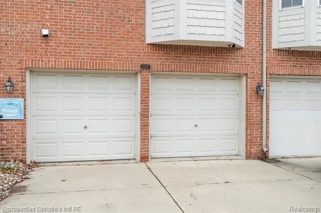 22017 Parkview Dr - Photo 3 of 11