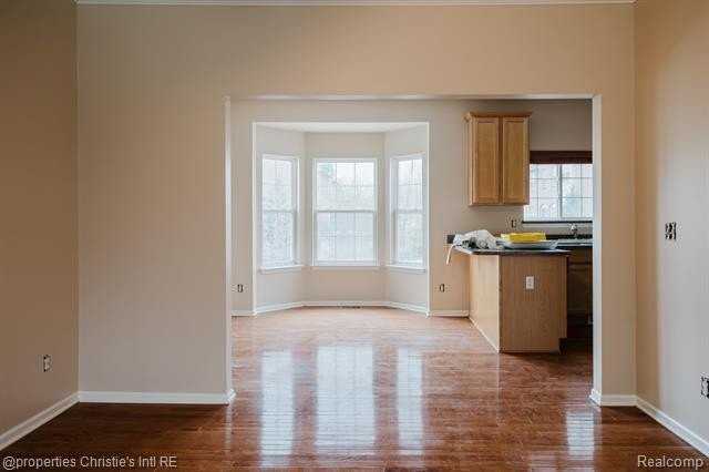 22017 Parkview Dr - Photo 7 of 11